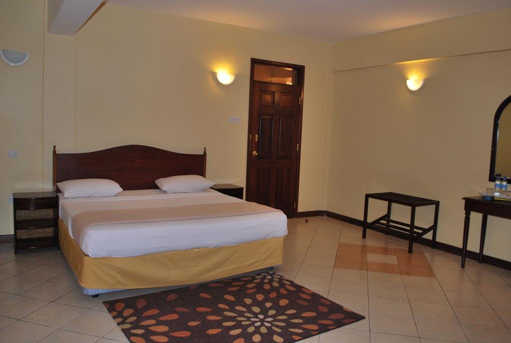Parkview Inn Moshi Bagian luar foto