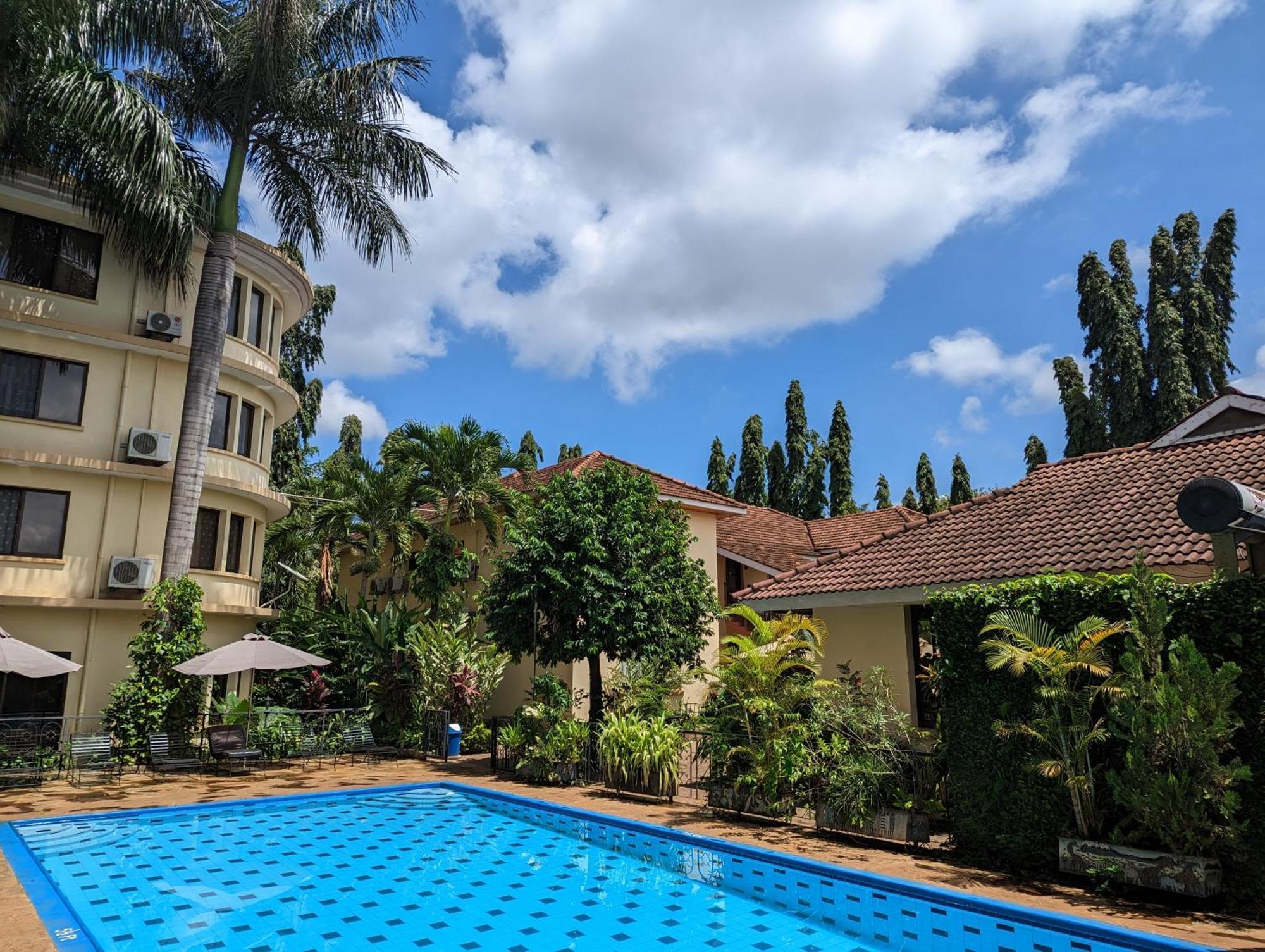 Parkview Inn Moshi Bagian luar foto