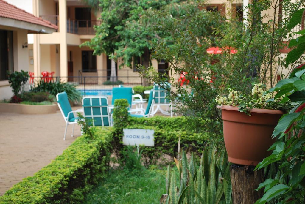 Parkview Inn Moshi Bagian luar foto