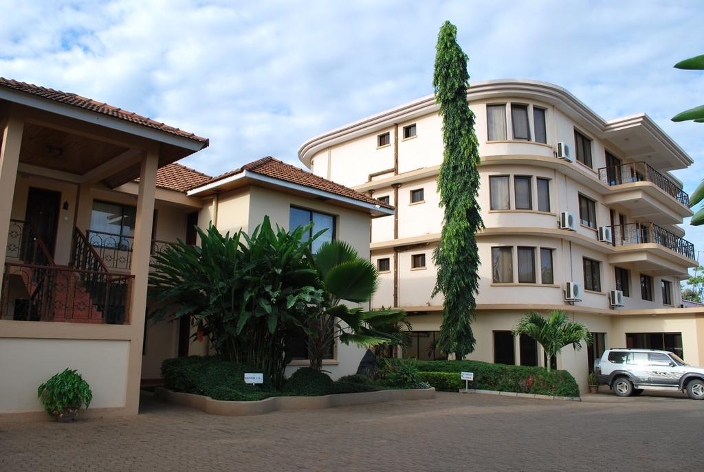 Parkview Inn Moshi Bagian luar foto