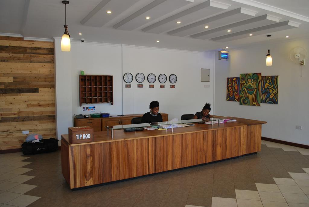 Parkview Inn Moshi Bagian luar foto