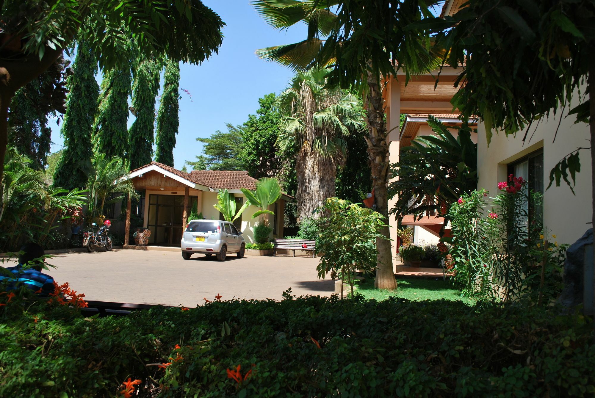 Parkview Inn Moshi Bagian luar foto